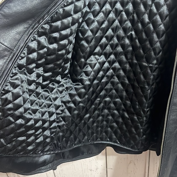 Wilsons Leather Fitted Tapered Black Leather Jacket Size Medium - Picture 13 of 14